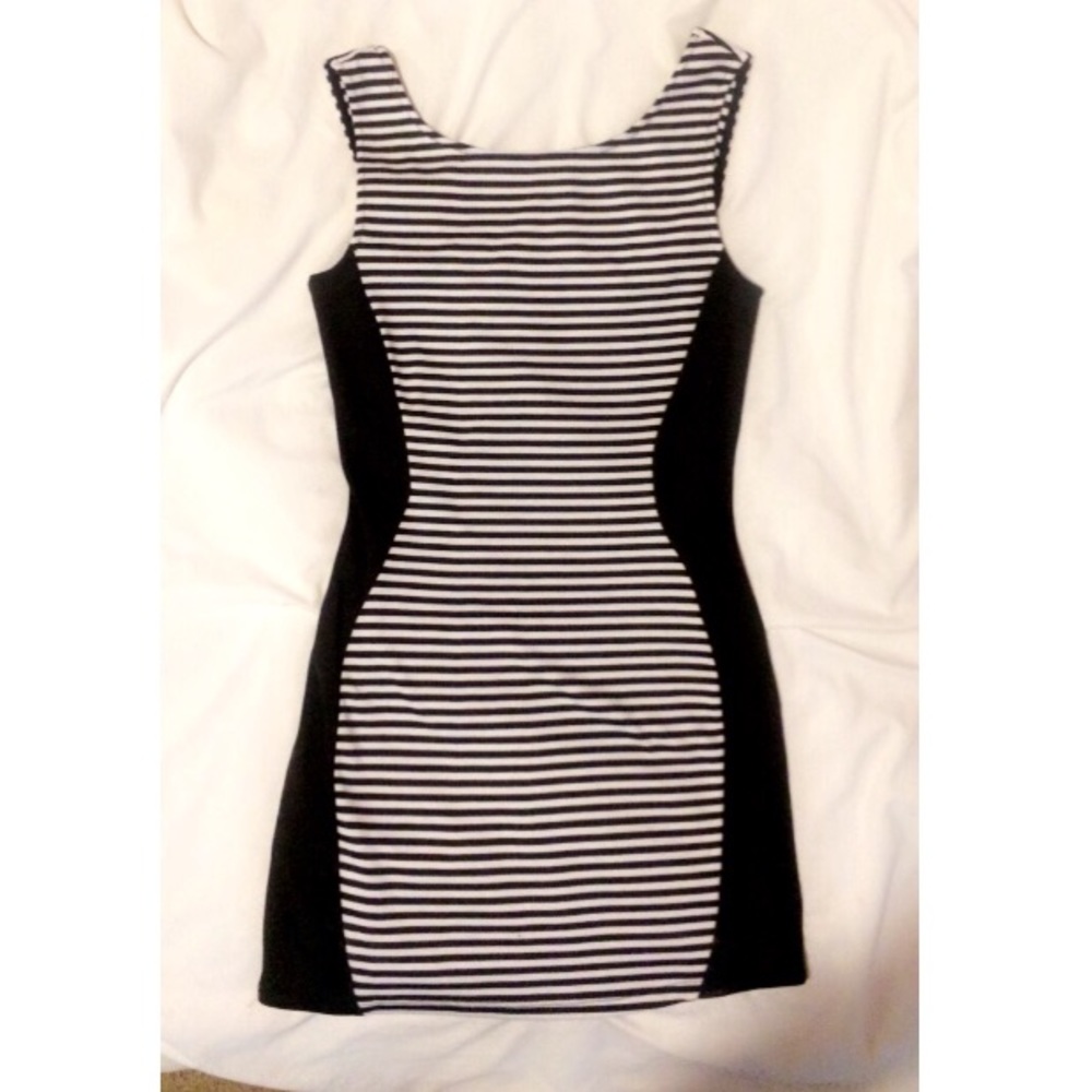 Cute striped dress!
